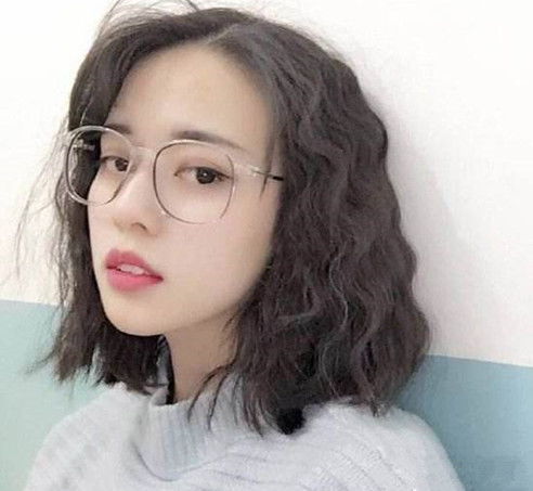 小卷短发烫发发型图片超火的一波个性短发