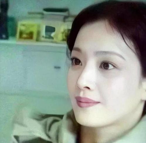 刘亦菲背后的女人,为刘亦菲离婚两次,放弃事业,至今仍单身