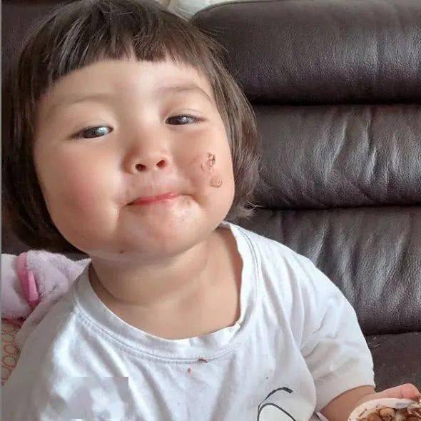 你的微信表情包女孩长大了这回她带着妹妹一起圈了41w粉