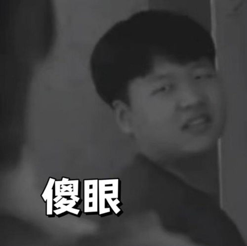 王源给片场的猫咪取名字,好像在逗自己的工作人员,幼稚小学生
