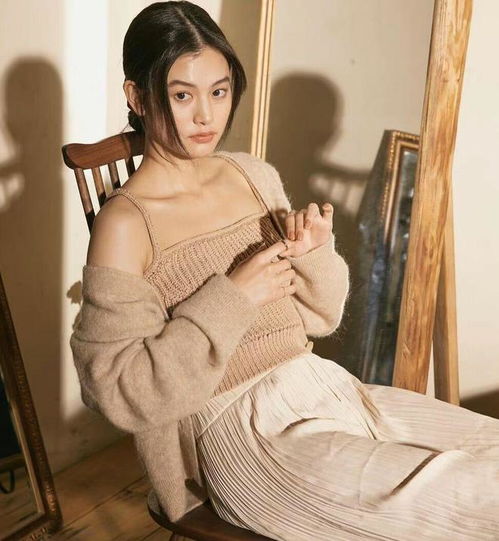 这个30岁日本女人真会打扮,不施浓妆不整脸蛋,优雅时尚好惊艳