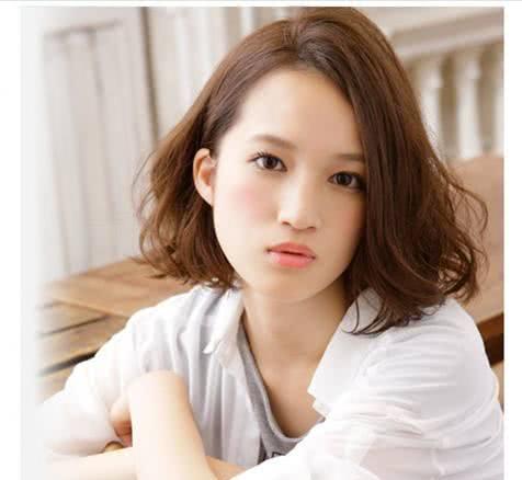 四五十岁女人适合留什么发型可以试试这4款,减龄又显气质
