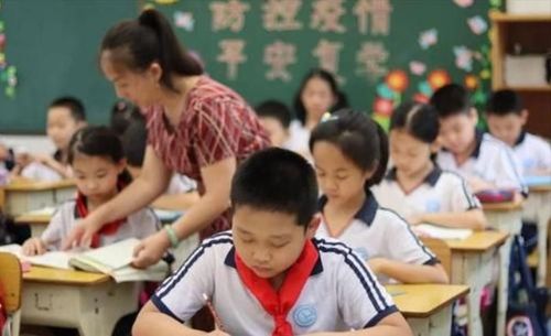 2021中小学暑假时间确定,学生乐开了花,家长却高兴不起来