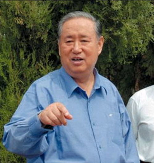 他是山东改革的大功臣,65岁官至副国级,退休后捐出200万积蓄
