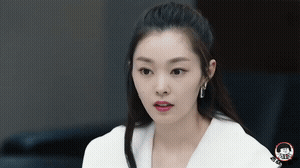 两只公鸡对决,母鸡说了一句话,战斗戛然而止