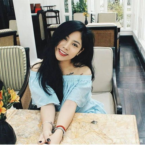 见过开飞机的美女吗越南35岁最美机长长期健身似少女