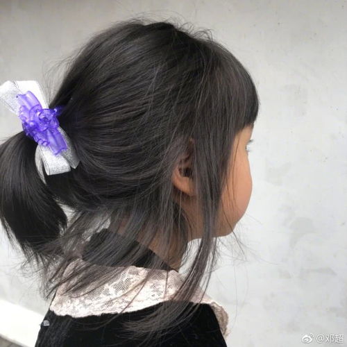 邓超给女儿梳辫子,小花妹妹称赞爸爸扎的最好看