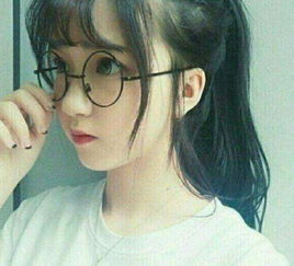 女生脸上有这3个特征,戴眼镜会给你加分,颜值立马提高两个档