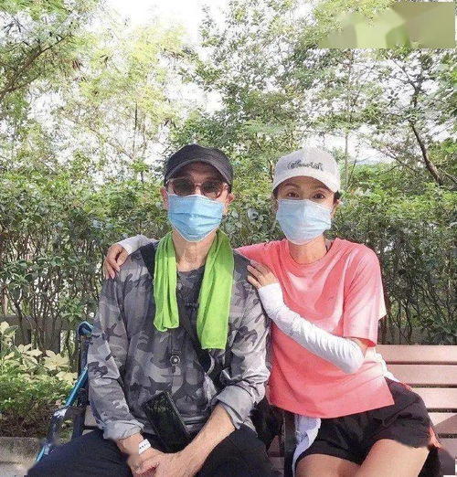 加油中风传言不攻自破,71岁tvb老戏骨约旧友爬山,网友原来是她