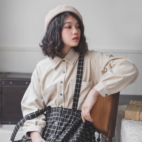30岁的职场女人,开春一件春装衬衫,穿出2019年早春的浪漫