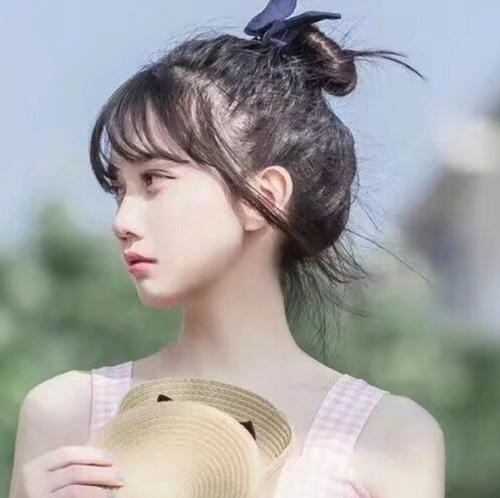 一个女孩发一首你的万水千山是什么意思