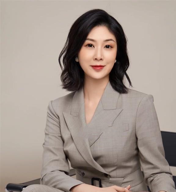 40岁女人短发和长发怎么选避开这几个雷区,不仅时髦还减龄