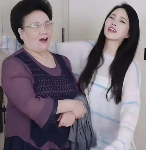 伊能静晒与婆婆温馨日常亲自给秦妈妈捏腿如闺蜜