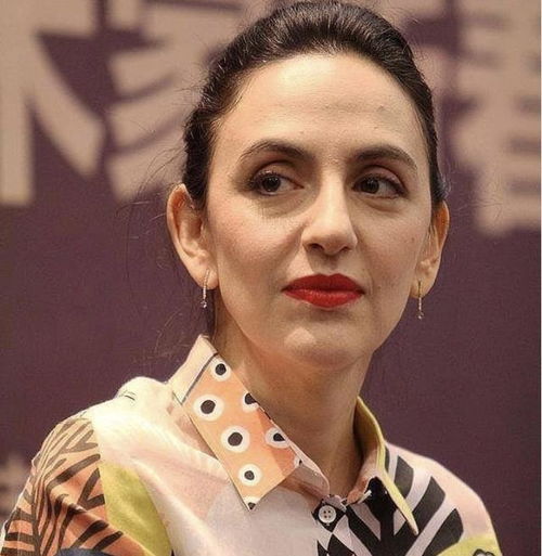 刘烨40岁老婆安娜亮相,皱纹太多显苍老,生活太节俭,家教很严格