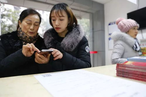 6570周岁老年人集中申办主城区交通敬老卡首日,你家长辈去了吗