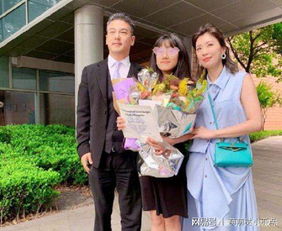梧桐妹开通微博晒全家照,贾静雯夫妇表情搞笑,咘咘波妞超可爱