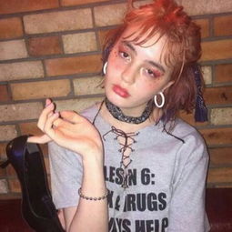 卡通女生带1强迫症微信头像