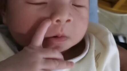 新生婴儿搞笑表情,表情好丰富呀