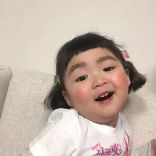 一组看一眼就很开心的萌娃表情包