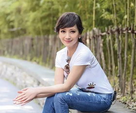 35岁妇女这样打扮,女人呆了,男人痴了