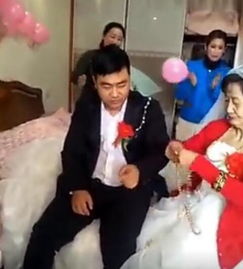 30岁男子结婚娶老姑娘,100个不乐意,喝交杯酒时,乐了