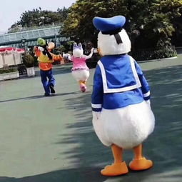 少女心爆棚魔都街头出现米奇米妮情侣车单身狗受到万点伤害