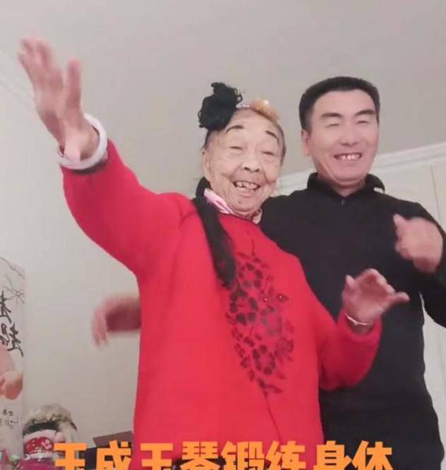85岁马玉琴晚年凄苦,丈夫却整日大鱼大肉,网友强装幸福