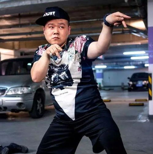 节目中吐槽张钧甯不红上热搜,岳云鹏幽默回应把甯设成壁纸