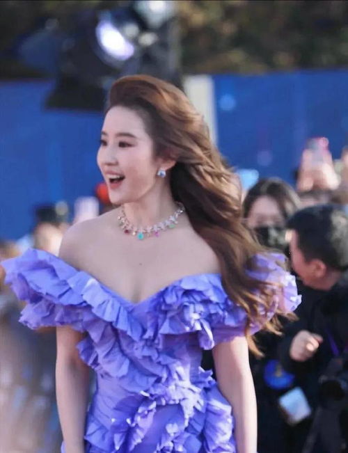刘亦菲张靓颖同台扮公主,紫罗兰裙和美人鱼亮片裙,好绝好美