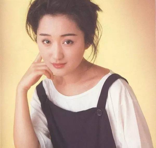 她曾是国民初恋,因包养3年,堕胎4次谣言消失10年,如今45岁仍优雅甜美