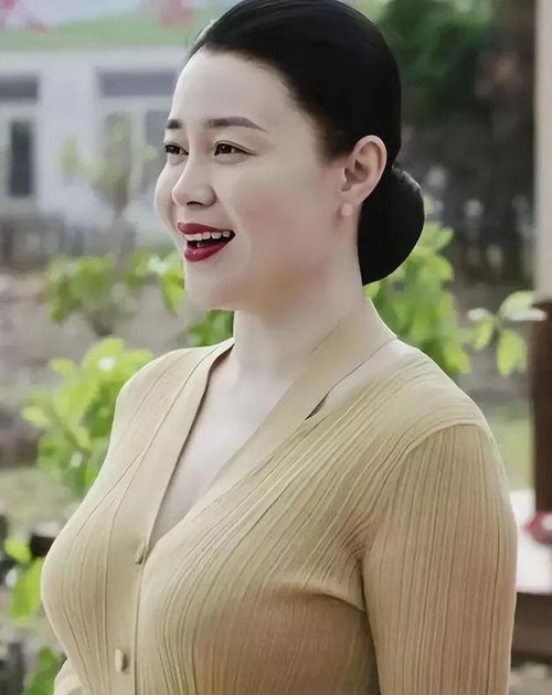 御用媳妇不会唱跳,赵本山却为她开后门,力捧十七年不火