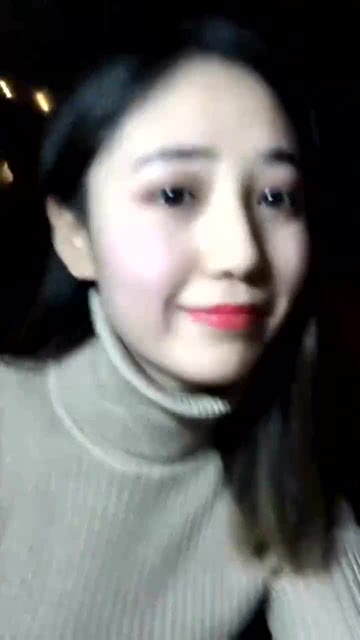 最近迷恋上这个小姐姐了,这表情简直太搞怪了,差点把我给笑翻了