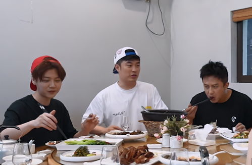邓超黄渤跳舞没默契,有谁看到鹿晗表情跑男极挑梦幻联动太给力