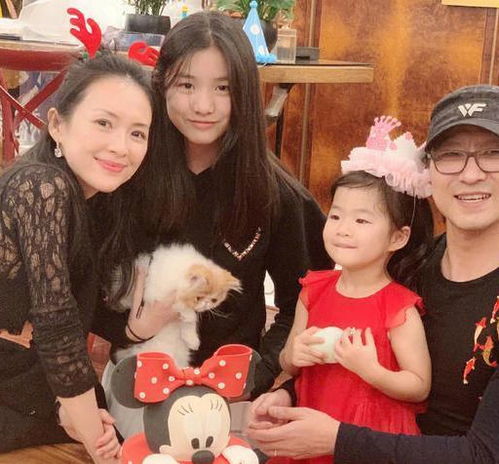 汪峰喜得大胖儿子开心极了,却被调侃没上热搜,何炅孟美岐送祝福