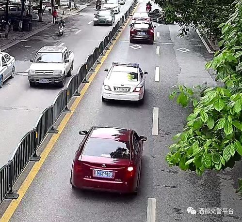 仁怀81岁老人胃出血昏迷,警车开道紧急护送就医