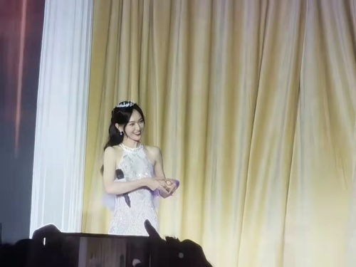 唐嫣首次晒女儿六一美照女儿只露背影气质好,罗晋宠孩子太搞笑