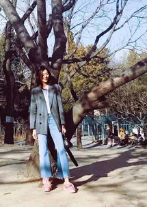 你们都说杨幂是爆款女王,但要说到毫不造作地凹造型,我只服她