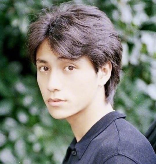 陈坤直播生图状态,皮肤紧致五官俊朗,网友直言说二十岁我都信
