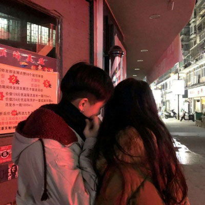 情侣头像分开一人一半背影唯美深情定是铭心刻骨