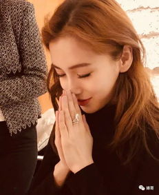 杨幂晒3人合照准时为baby庆生,闺蜜玩出真情实感了超大的鸽子蛋成功抢镜