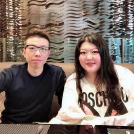 向华强唯一女儿曝光,40多岁至今未婚,网友比两弟弟争气