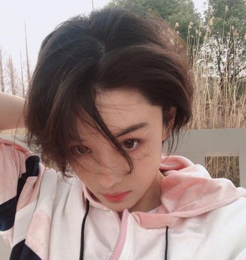 何捷虽然我爱张馨予,但是也不妨碍我更爱她长发的样子