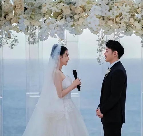 宣云和闺蜜迎新年,豪宅内吃黑松露鱼子酱,30岁活成富贵女人
