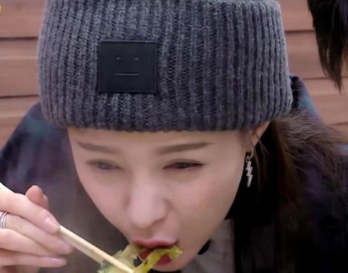 女儿们的恋爱傅园慧与兵哥哥火花不断,有谁注意到傅爸表情