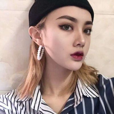 霸道又酷酷的女头像,戴眼镜的女生更是霸气一点