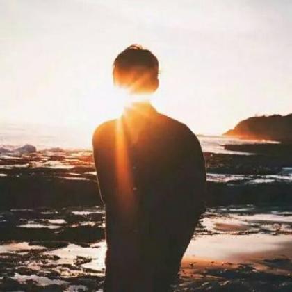 qq男生伤感头像,太无聊深夜记起我的好