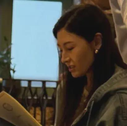 李嘉欣一家三口吃饭被偶遇,她54岁侧脸好绝美,13岁儿子被夸帅气