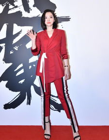 张靓颖穿衣太国际化红西装配短发干练御姐,离开渣男就是不一样