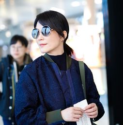 不老女神俞飞鸿一头短发发型魅力十足整个人看上去容光焕发