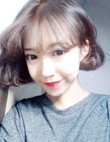短发美女